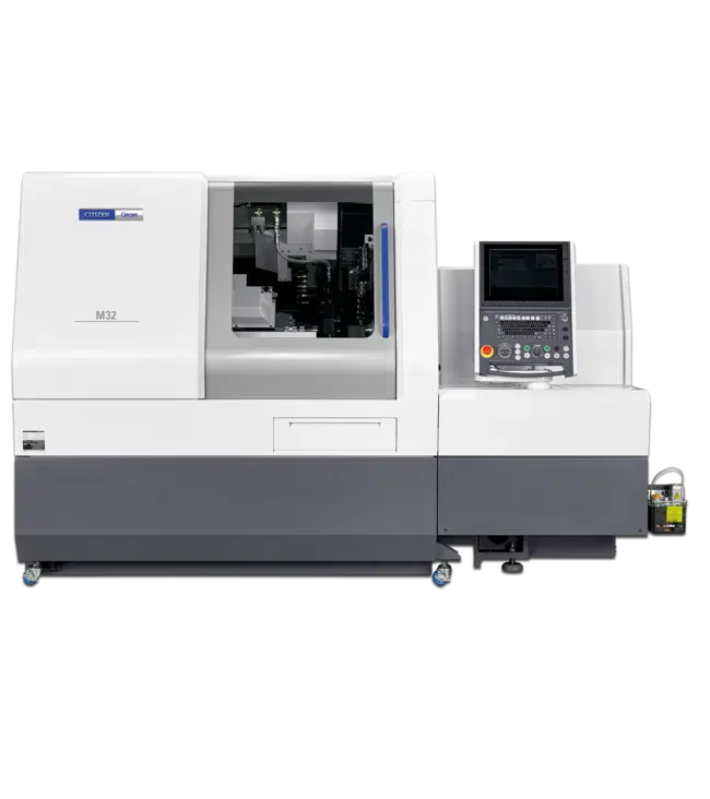 Eine moderne CNC-Drehmaschine in Weiß und Grau mit einem Bedienfeld auf der rechten Seite