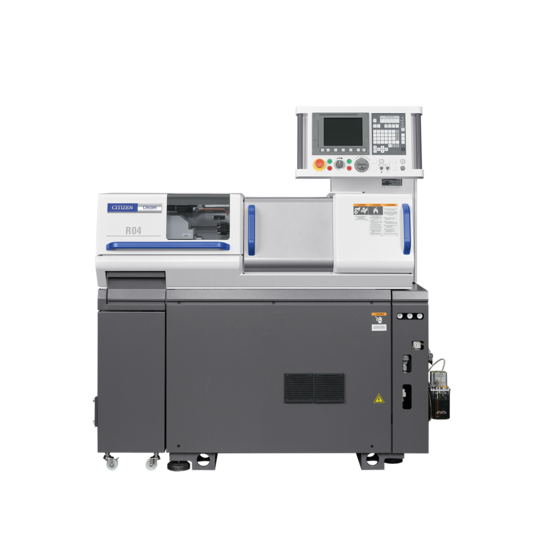 Ein silber-grau glänzender CNC-Drehautomat mit Steuerdisplay und modernen Bedienelementen